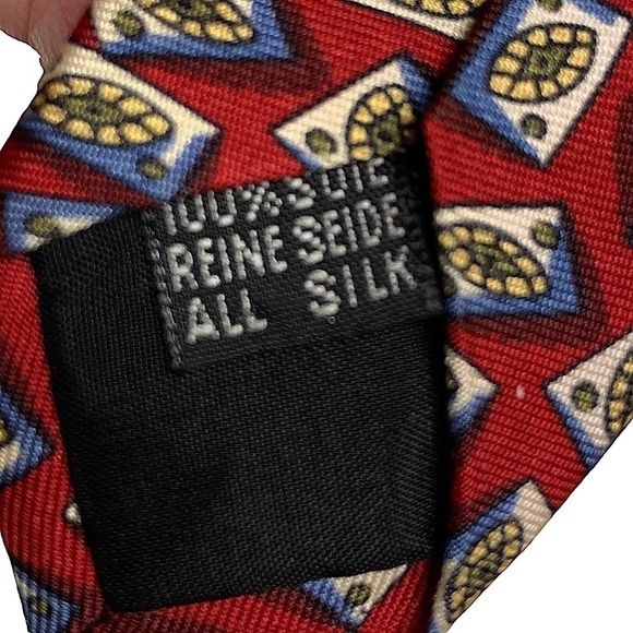 𝅺HUGO Boss Blue and Red Print Silk Tie - Picture 6 of 6